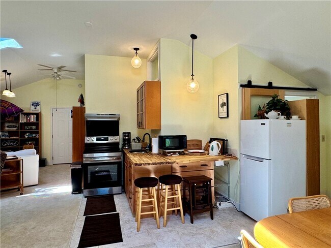 Photo - 333 Colebrook Dr