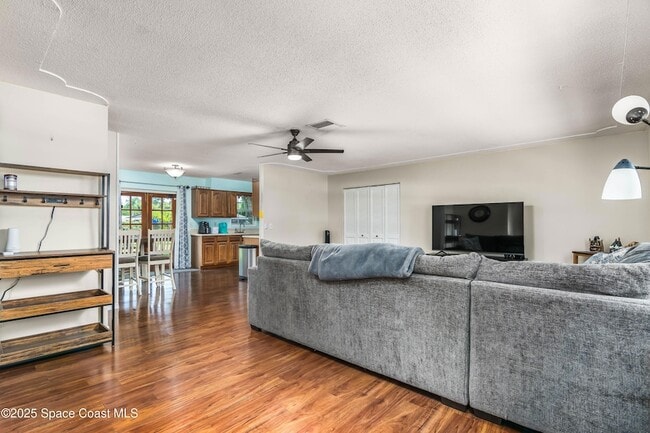 Photo - 3384 Elizabeth St