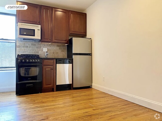 Building Photo - 222 Thompson St Rental