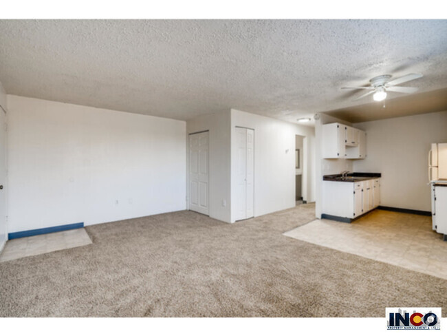 Building Photo - MOVE IN SPECIAL!! FIRST MONTH FREE!! Brigh... Unit 303 Rental