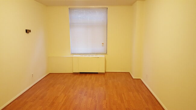 Huge bedroom - 2401 H St NW Unit 201