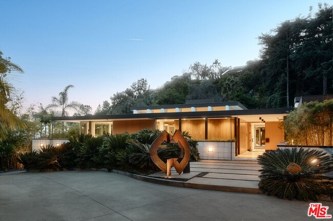 Building Photo - 1061 Loma Vista Dr Rental
