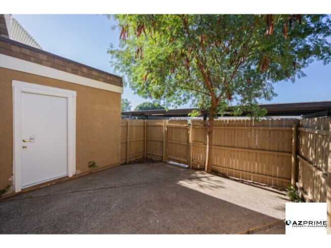 Photo - Stylish Townhouse Living in This Charming 2/1 tTownhouse in the Heart of Phoenix.