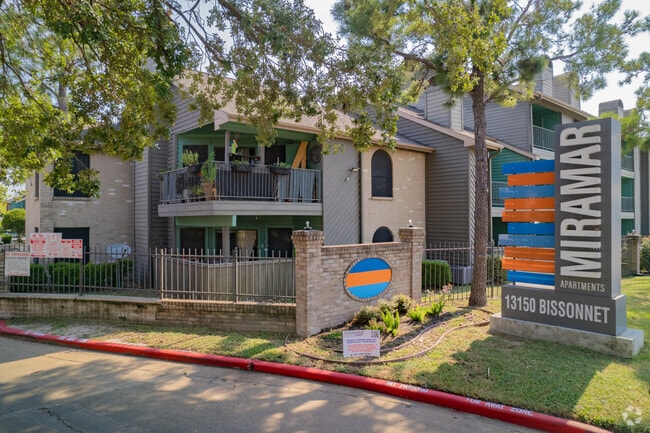 Building Photo - Miramar Rental
