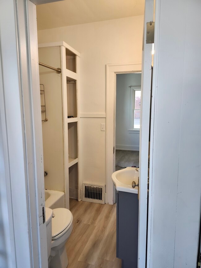 Photo - 1983 University Ave