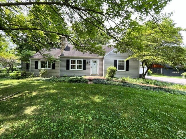 Building Photo - 697 Rosehill Rd Rental