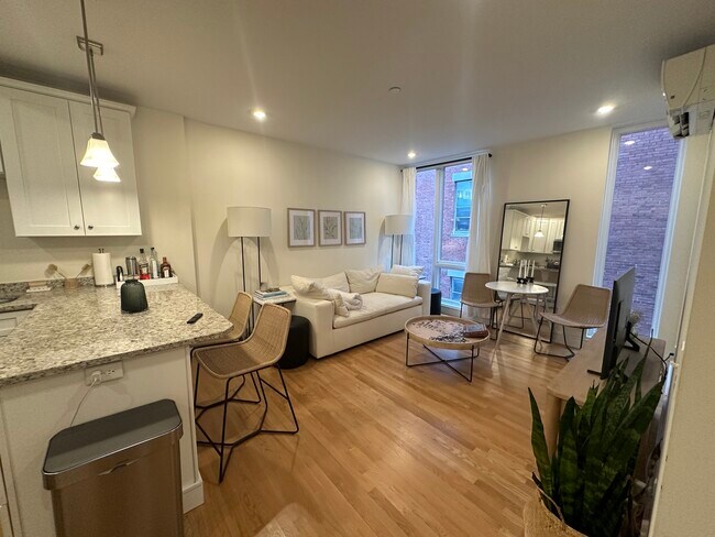 Photo - 877 Beacon St