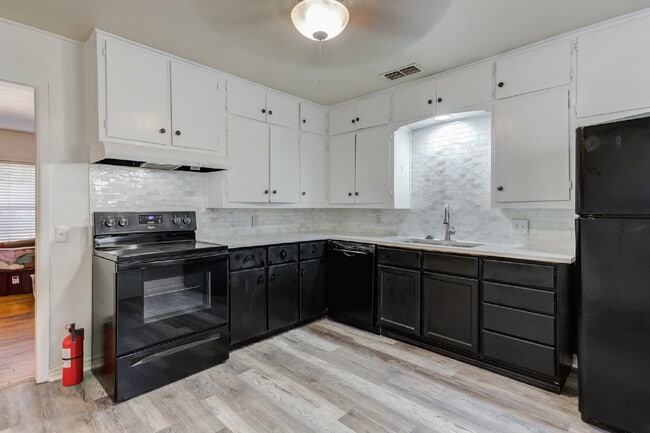 Photo - Four Bedroom in Tech Terrace or Three bed with extra space