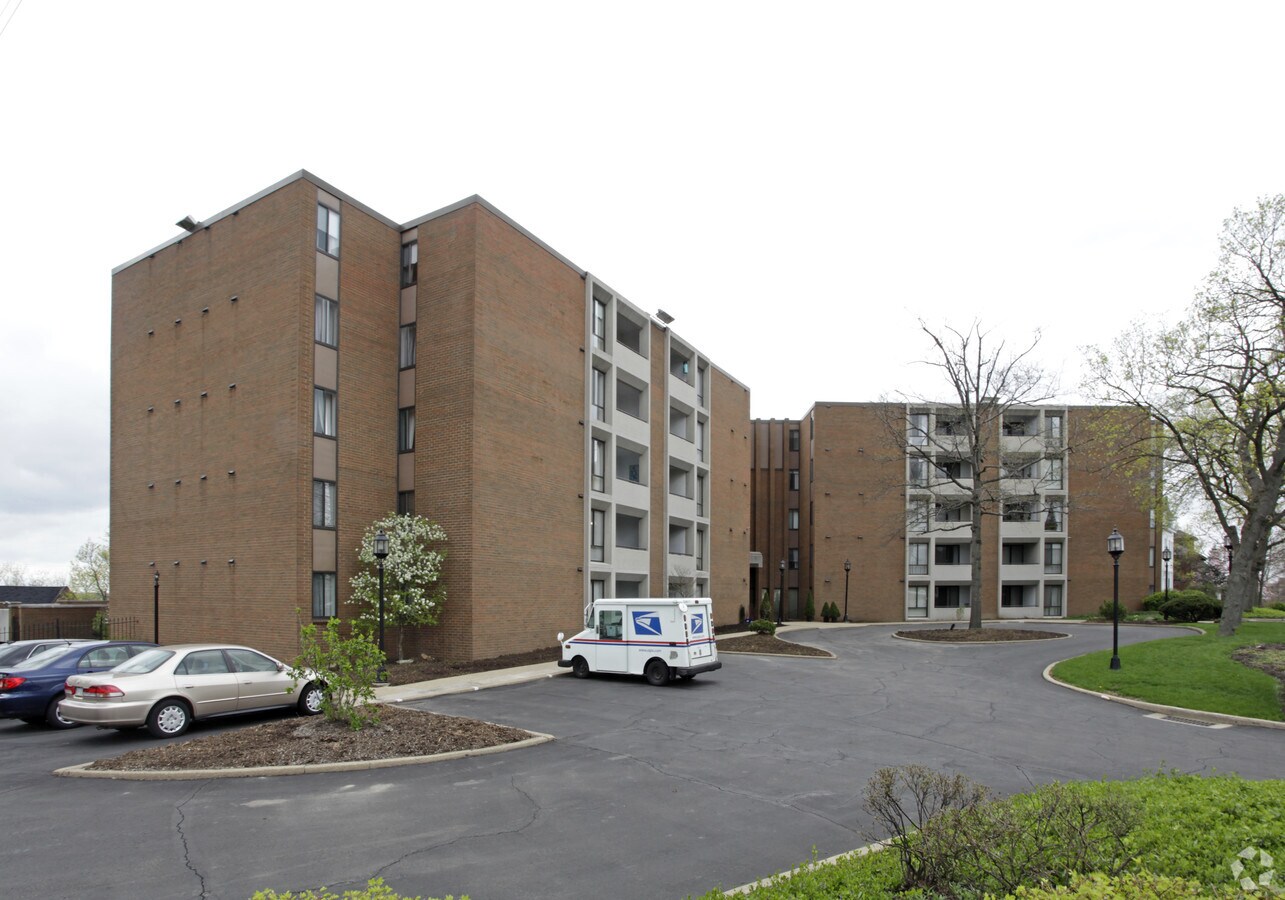 Photo - 900 Washington Rd Apartments