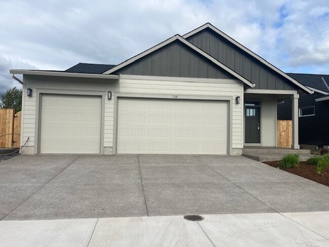 Photo - 3 Bedroom 2 Bath Silverton OR