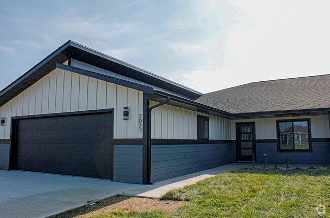 Building Photo - 2021-2023 Lucerne Ave Rental
