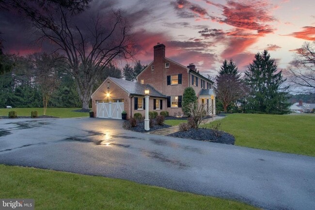 Photo - 2210 Boxmere Rd