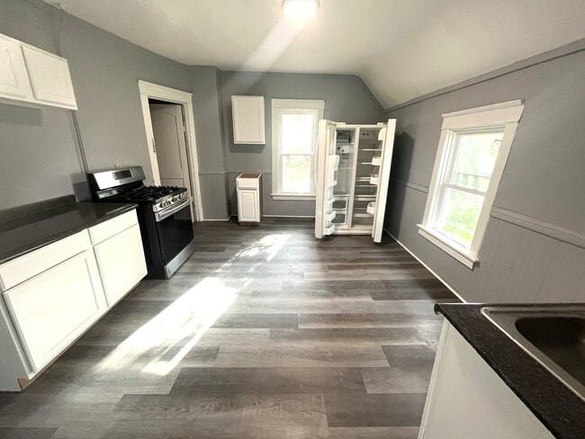 Photo - 423 E 16th St Unit 2