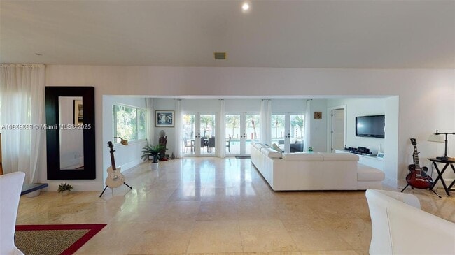Photo - 6015 Pine Tree Dr