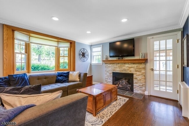 Photo - 328 E Cedar St