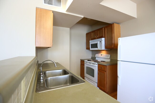 2BR, 1BA - 977 SF