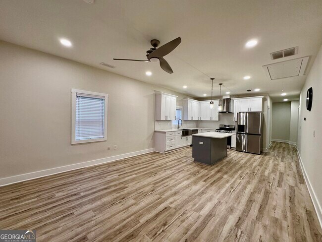 Photo - 942 Parsons St SW