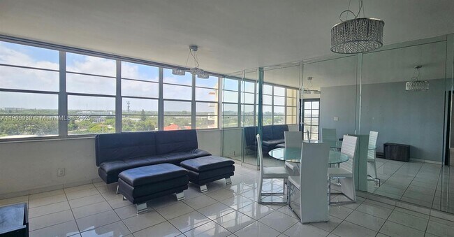 Photo - 2025 NE 164th St Unidad 914