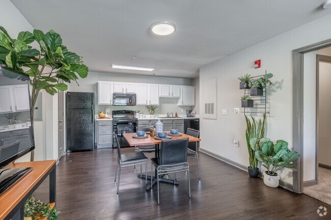 3 habitaciones, 3 baños - 1188 pies cuadrados - Área de comedor - The Social Blue