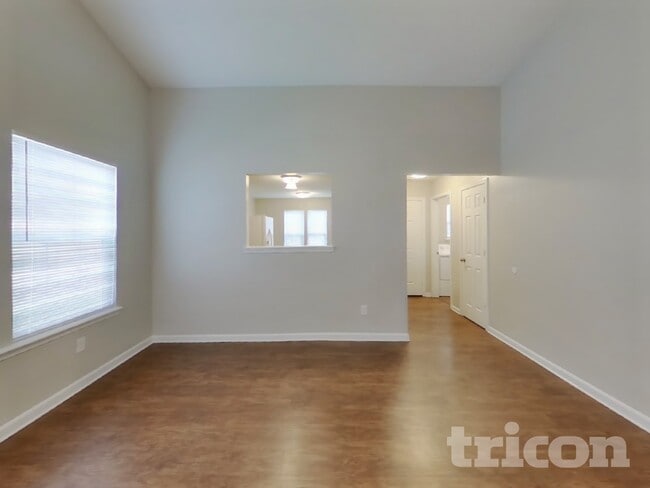1064 Halifax Ln