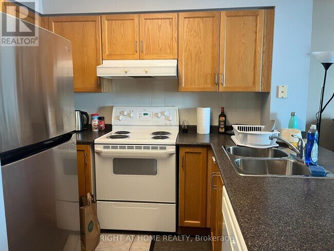 Photo - 156 Enfield Pl Unit 906