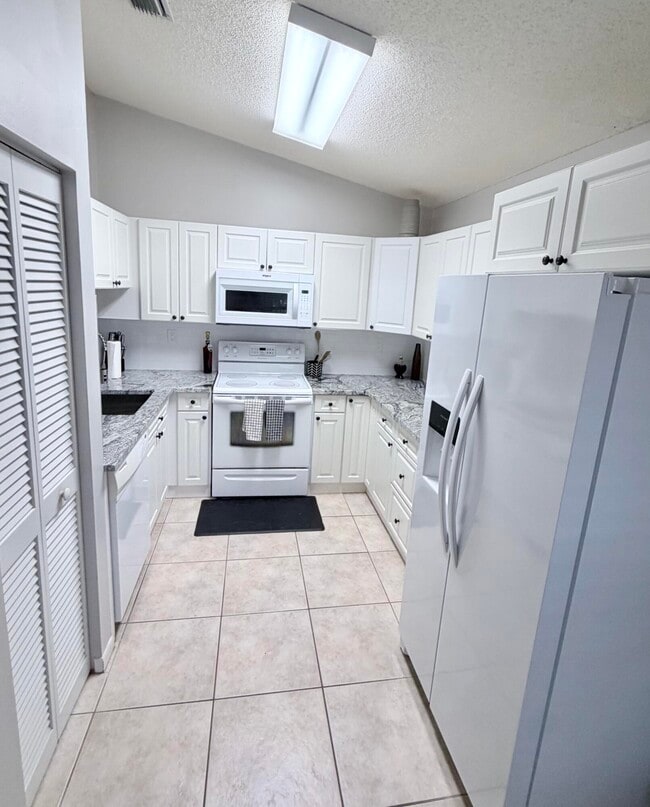 2555 Bedford Mews Dr