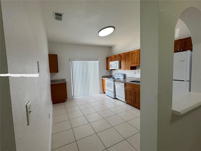 Building Photo - 6912 NW 179th St Unit #1073