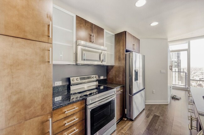 Photo - 38th Floor Spire Stunner! Unidad 3803