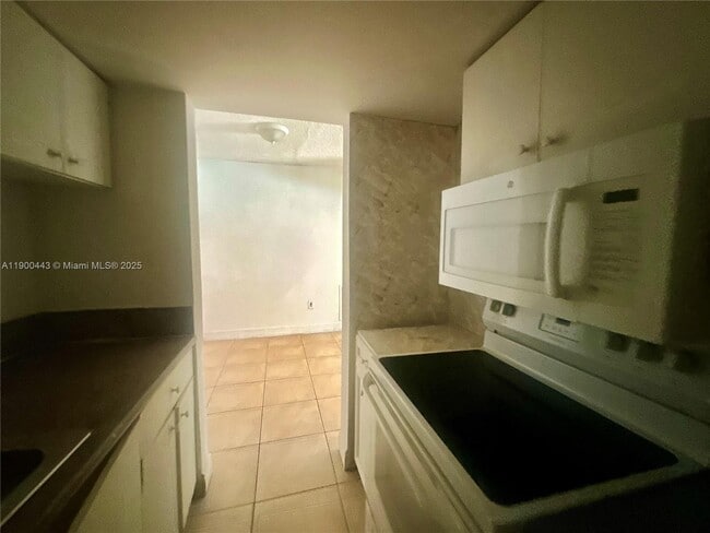 Photo - 1851 NE 168th St Unidad A3