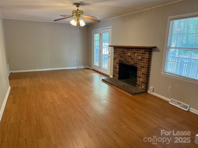 Photo - 301 Montgomery Dr