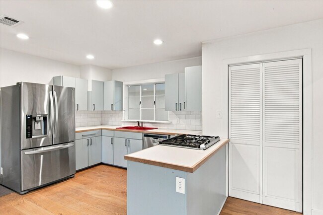 Photo - 7200 Albert Rd