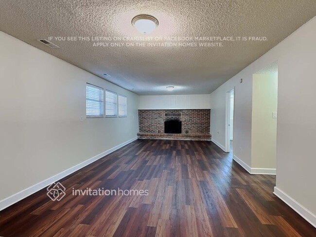 Photo - 1290 Hans Brinker Ln