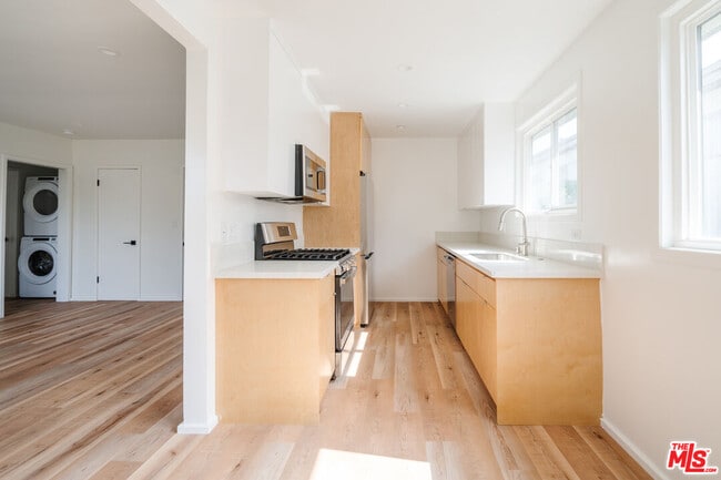 Building Photo - 1318 S Ogden Dr Unit 4