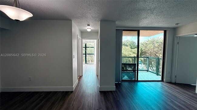 Building Photo - 11800 SW 18th St Unit 402-4