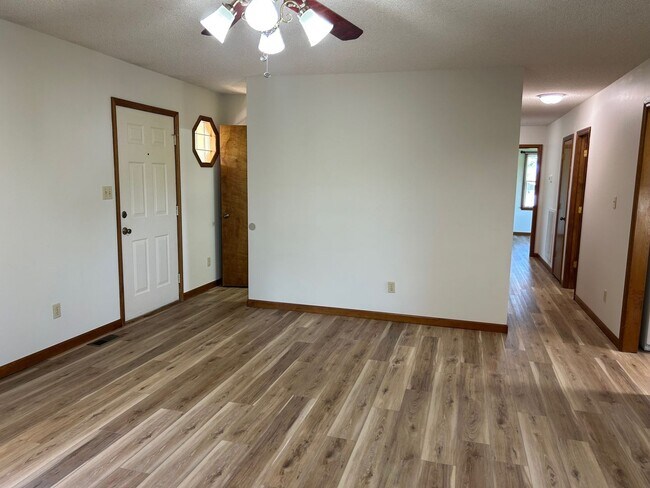 Photo - 3 Bedroom / 3 Bath Brick Home - Gray TN