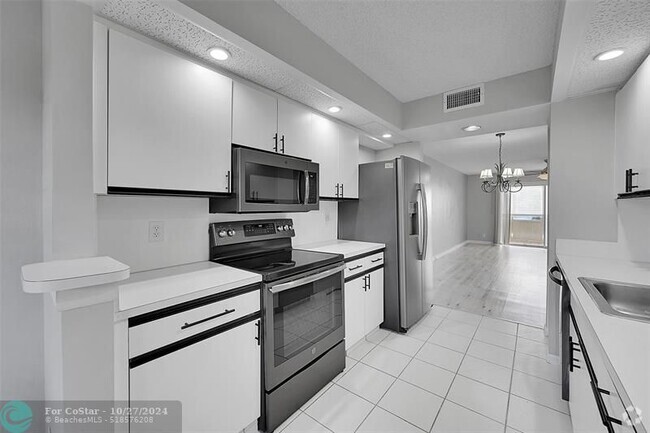 Building Photo - 1604 Abaco Dr Unit F4 Rental