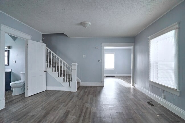 Photo - 415 E Lawrence St