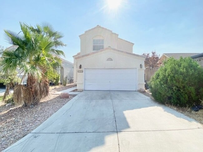 Building Photo - SPECTACULAR 2 STORY HOME 3 BEDROOM 2.5 BAT...