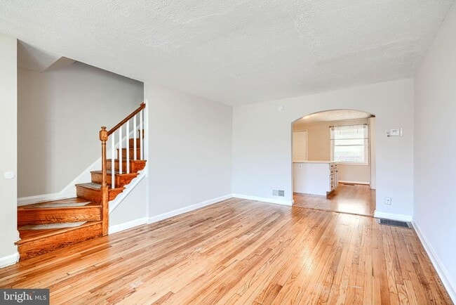 Photo - 602 Aldworth Rd