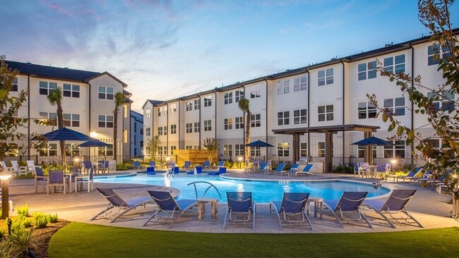Building Photo - The Standard at Franz Rental