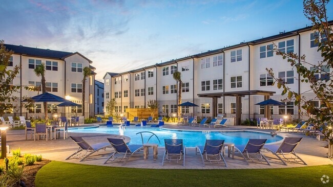 Building Photo - The Standard at Franz Rental
