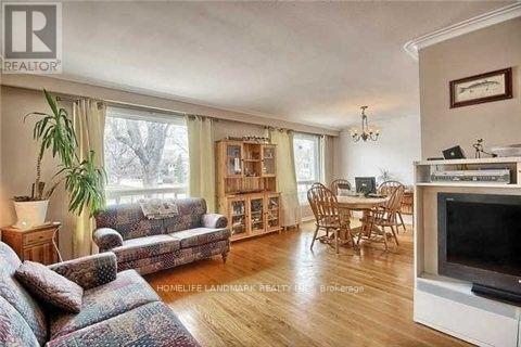 Photo - 326 LORNE(MAIN FLOOR) AVENUE