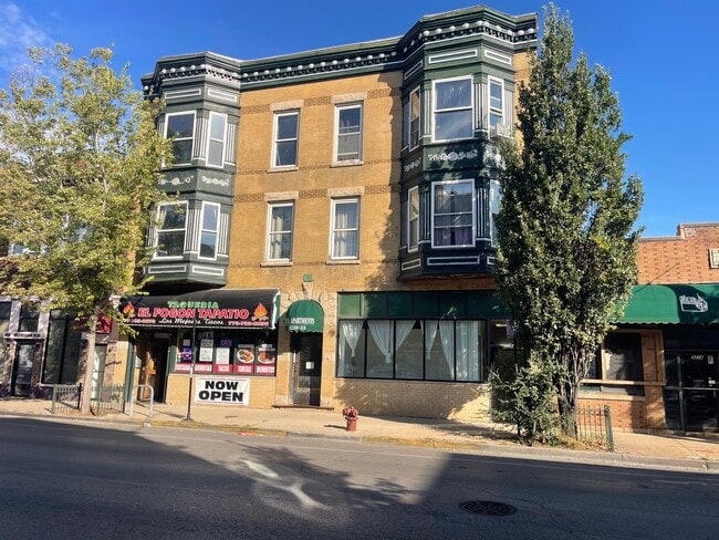 Building Photo - 3220 W Armitage Ave Unit 302