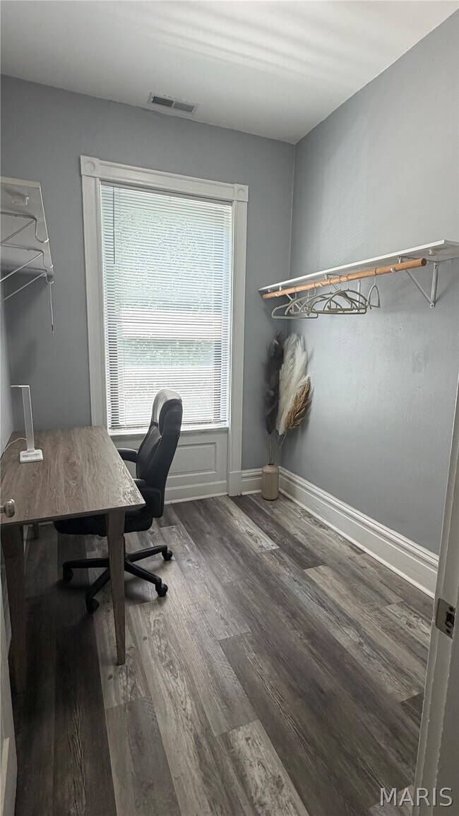 Photo - 2035 Allen Ave