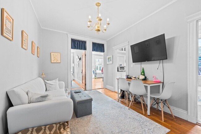 Building Photo - 282 Newbury St Unit 11