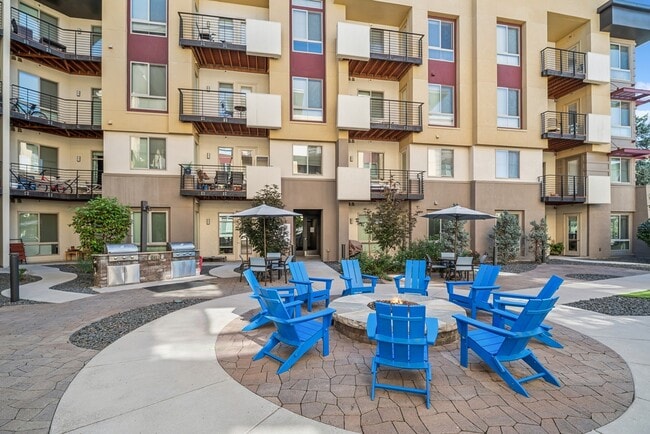 CherryCreek_amenity_courtyard grills__2008