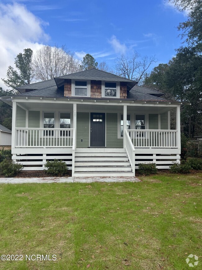 Building Photo - 108 Elm St Rental