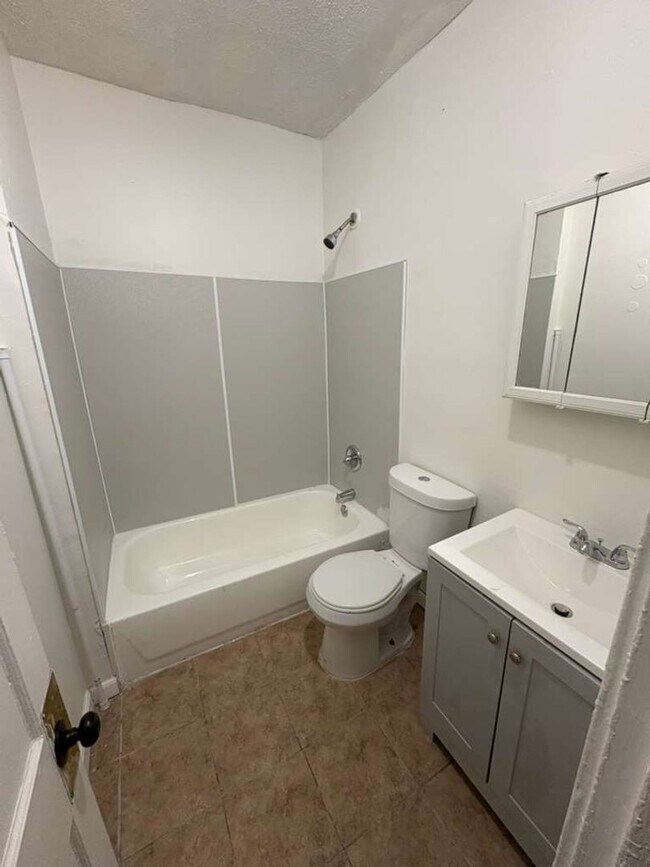 Photo - 3454 E 118th St Unidad UPPER