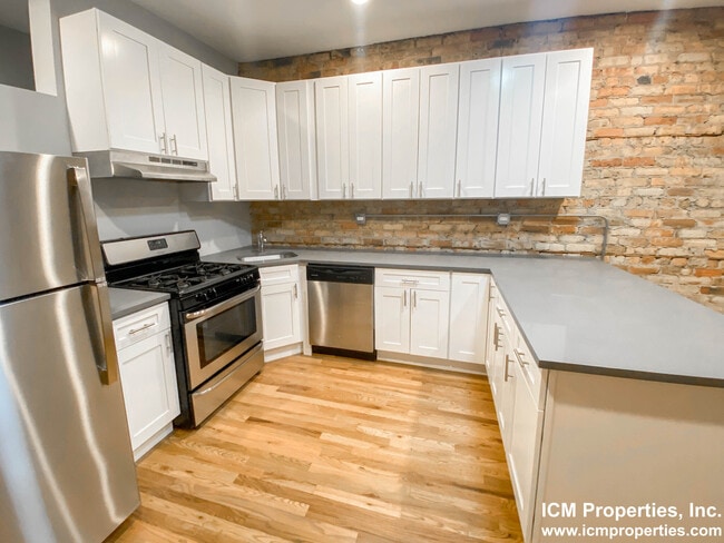 Photo - 2452 N Southport Ave Unit 2450