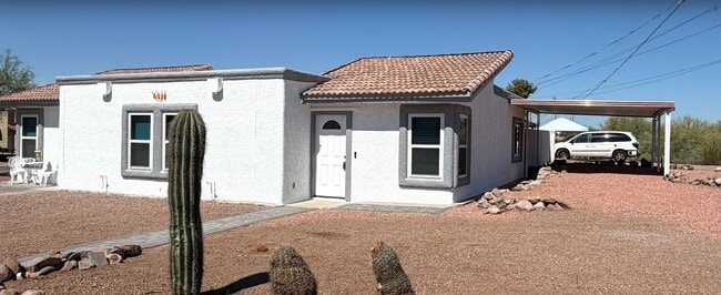 Building Photo - 6038 S Alameda Rd Unit #2